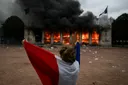 In Francia sarà istituito un "fondo speciale" per riparare le strutture pubbliche danneggiate durante le proteste dei Gilet Gialli.