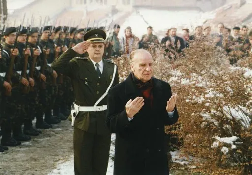 Alija Izetbegoviq, një jetë që shtrihet nga burgu deri në presidencë