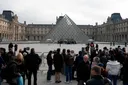 France: l’accès au Louvre bloqué par des étudiants en soutien aux lycéens