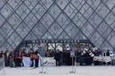 Лувр в Париже закрылся из-за студенческих протестов в годовщину ограбления