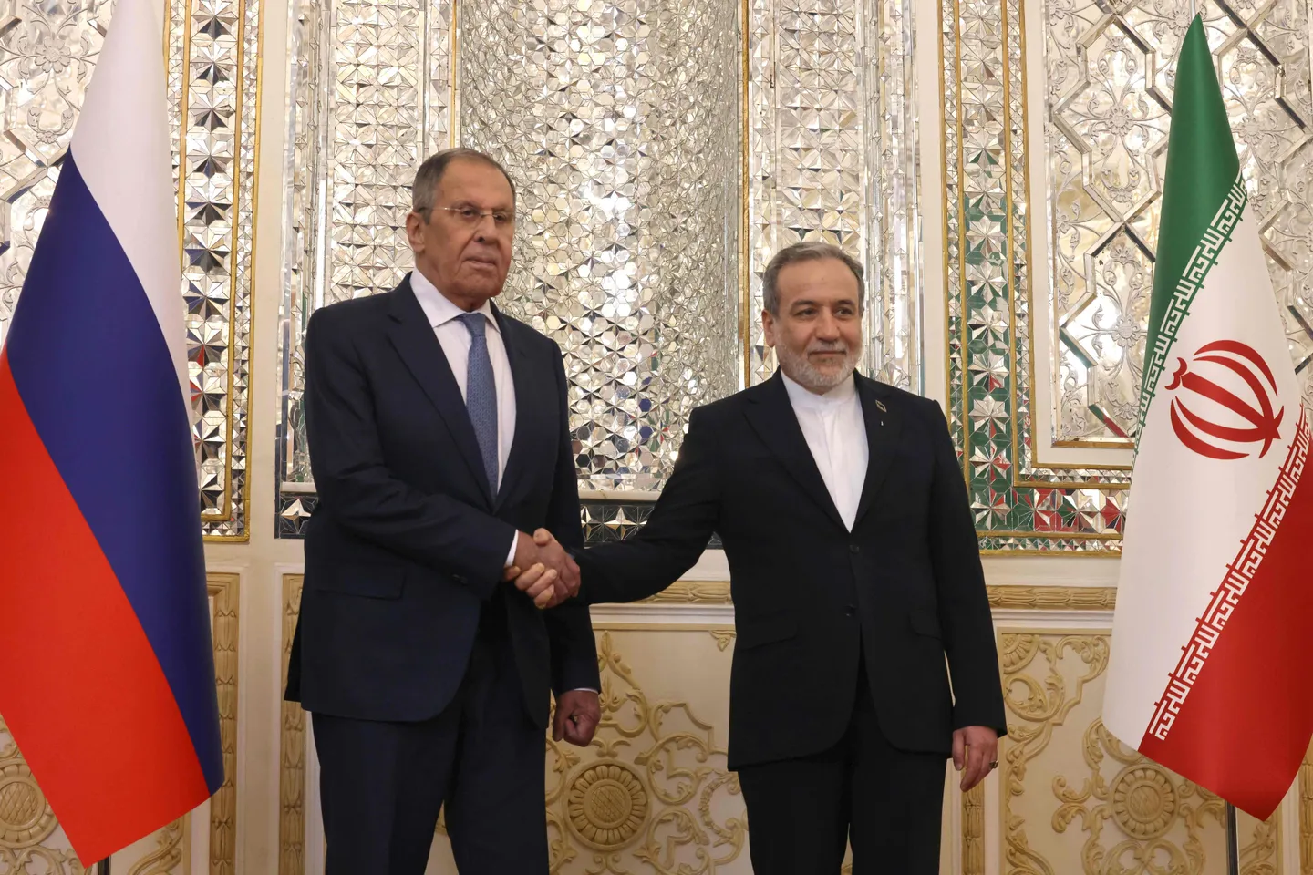 ایران و روسیه در سفر لاوروف به تهران بر گسترش همکاریها تأکید کردند