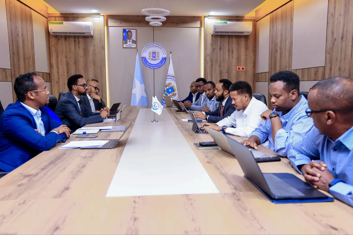 Wasaaradaha Arrimaha Gudaha iyo Deegaanka ee XFS oo Yeeshay Kulan Lagu Xoojinayo Wada Shaqeynta