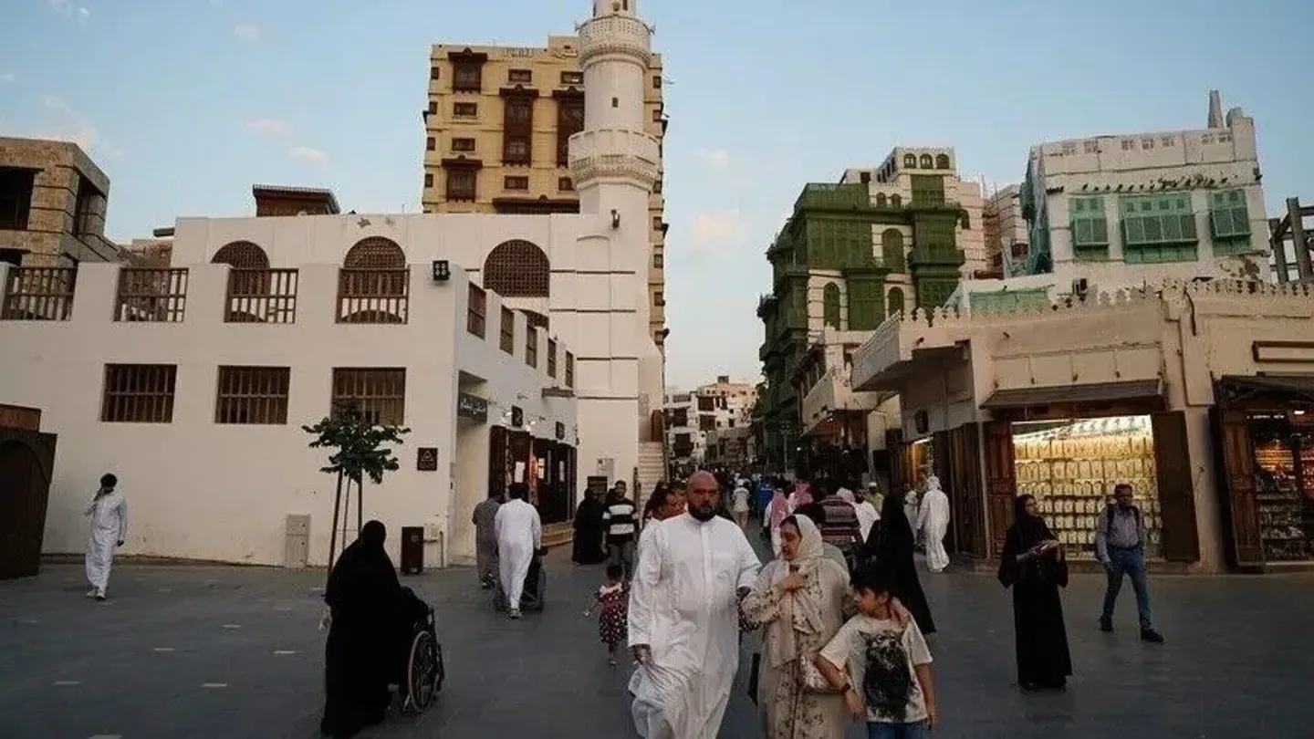 Dëgjohen shpërthime në kryeqytetin saudit Riad pas një paralajmërimi për sigurinë