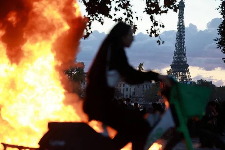 France's Yellow Vests vow new protests despite overnight curfews