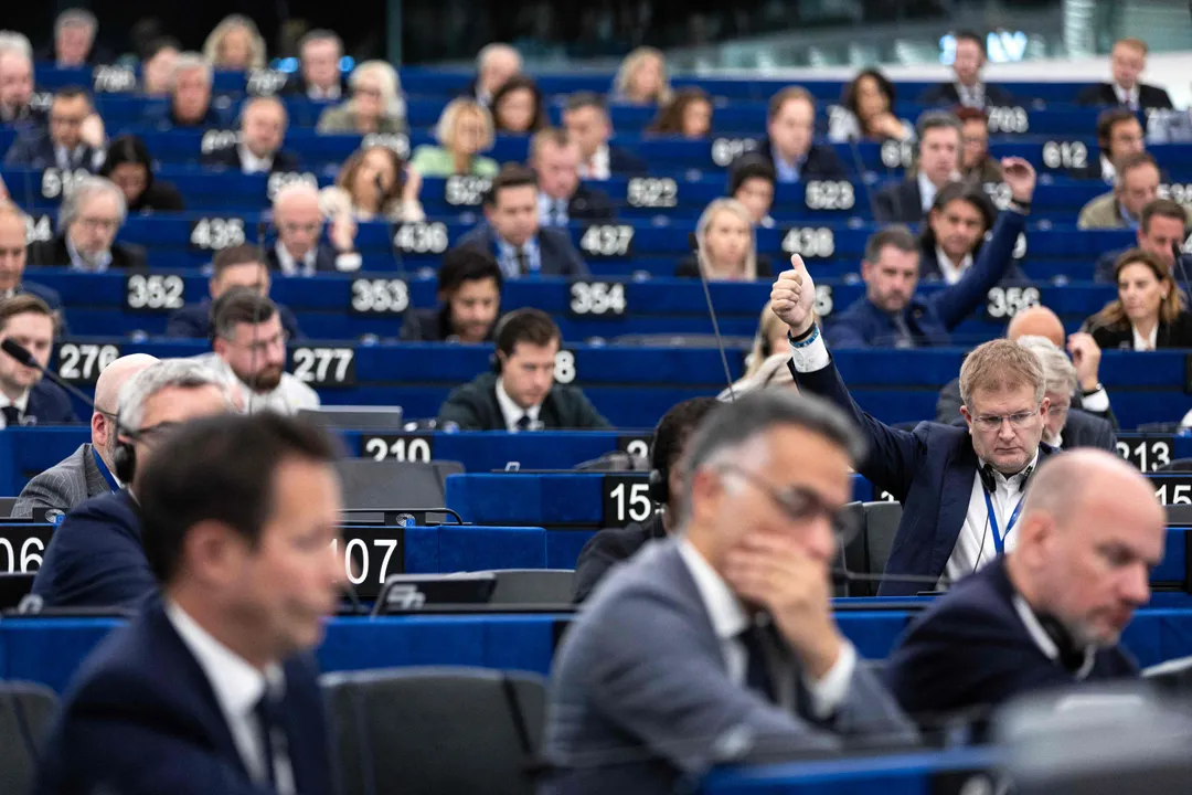 Kantoren extreemrechtse fractie doorzocht bij Europees Parlement waaronder Vlaams Belang-politicus