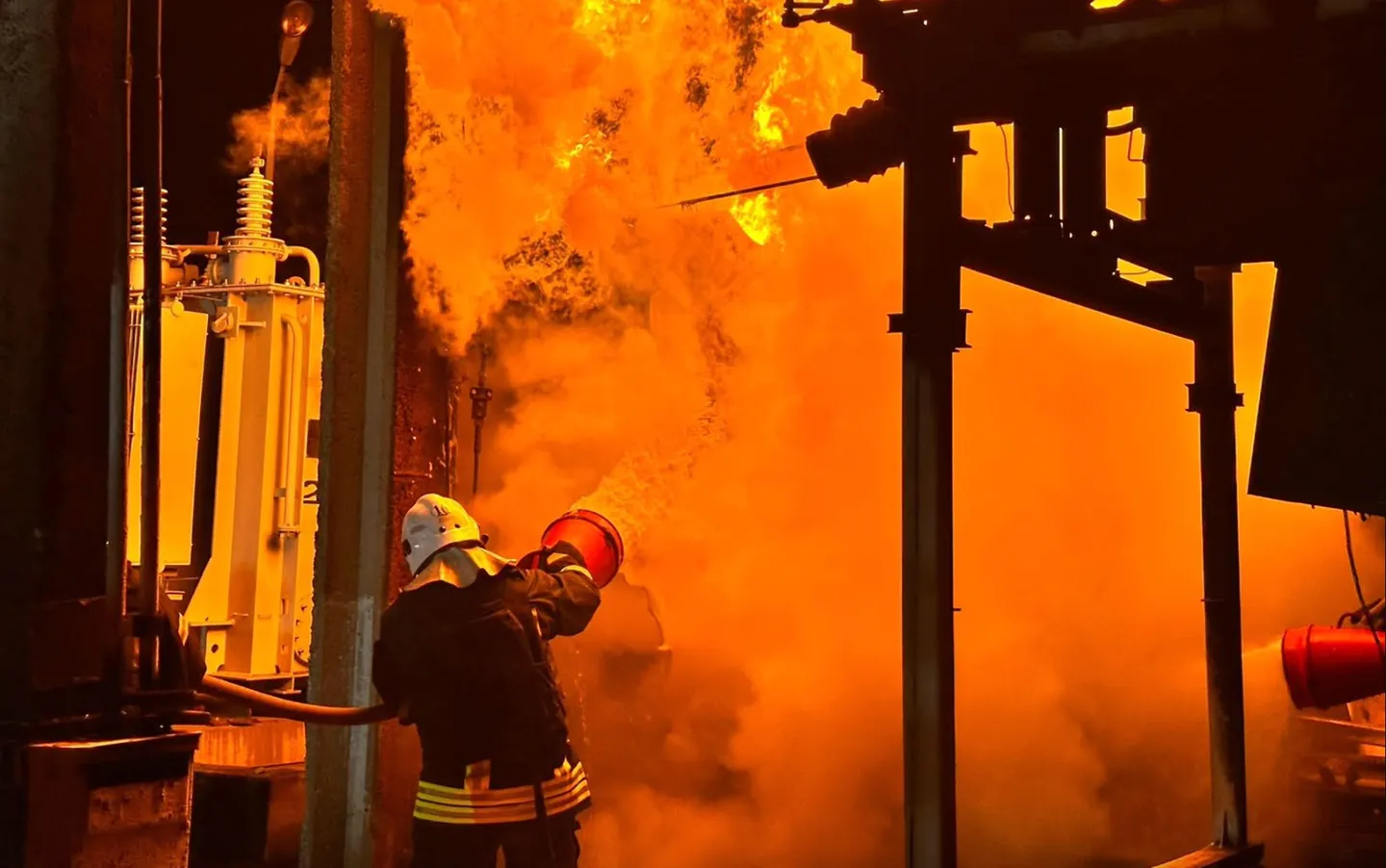 Russia expands strikes on Ukraine's energy grid, leaving thousands without power