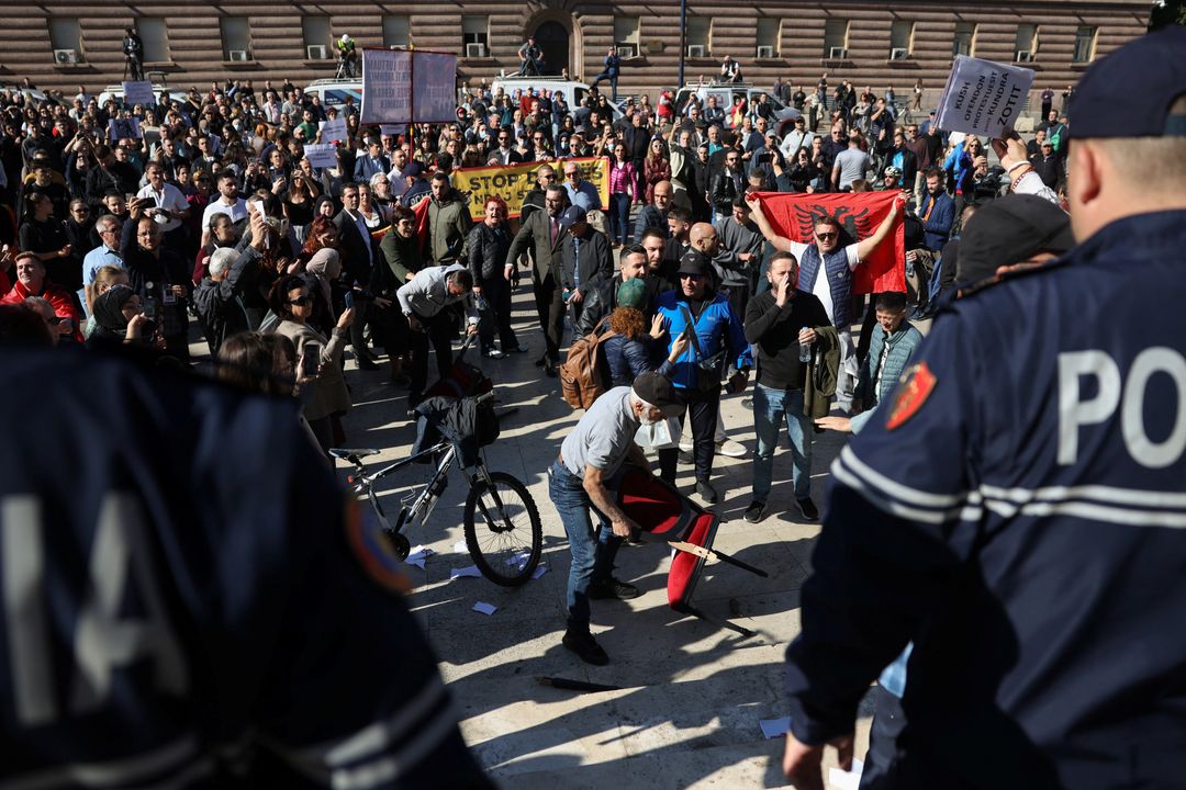 Vazhdon me tensione protesta e thirrur nga studentët në Shqipëri  i bashkohen edhe pedagogët