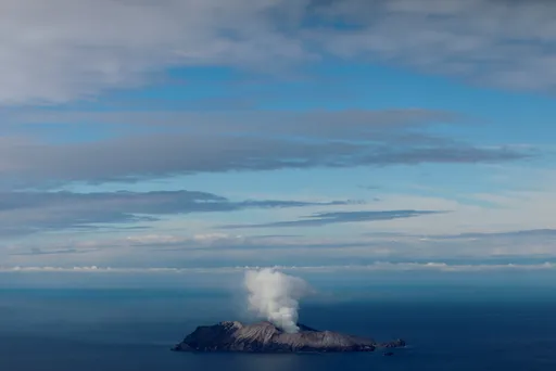 Novi Zeland podigao nivo vulkanske uzbune zbog erupcije pepela na ostrvu White Island