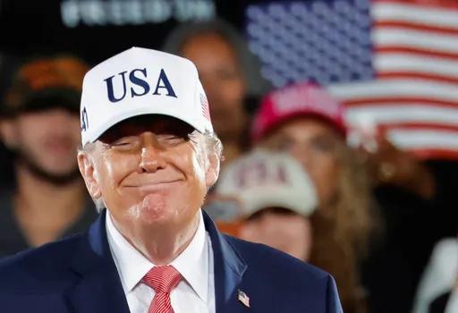 Рейтинг Трампа упал до минимума на фоне роста популярности демократов