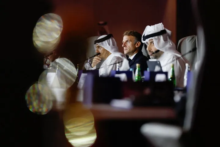 Visite dans le Golfe: Macron à la recherche de l’or noir