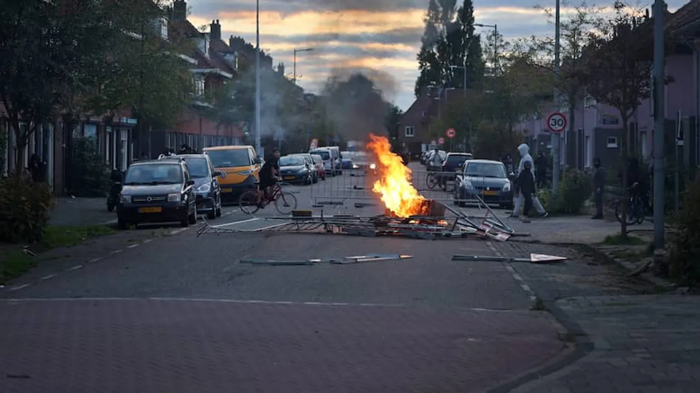 Onrust Amsterdam Floradorp gaat door met drie aanhoudingen na weer confrontaties met de politie