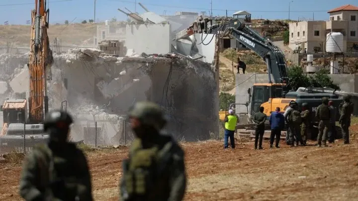 Izrael srušio zgradu u kojoj je živjelo 35 Palestinaca u blizini Qalandije