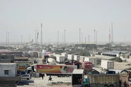 Iran-Pakistan trade partially resumes as truck backlog persists