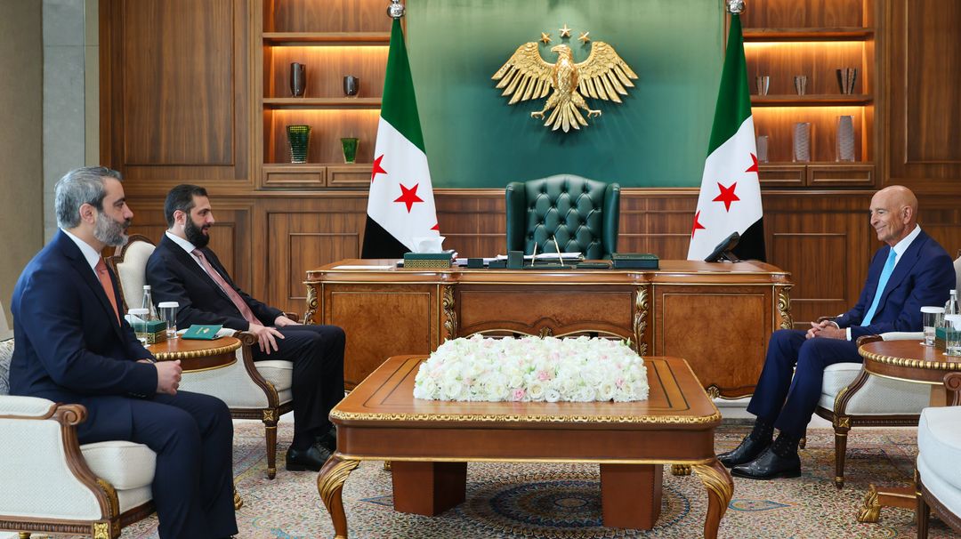 Presidenti sirian Al Sharaa diskuton për zhvillimet në Siri dhe rajon me të dërguarin amerikan