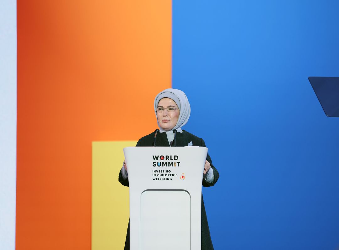 zonja-e-pare-e-türkiyes-ben-thirrje-per-veprim-global-per-mbrojtjen-e-femijeve-ne-zonat-e-konfliktit