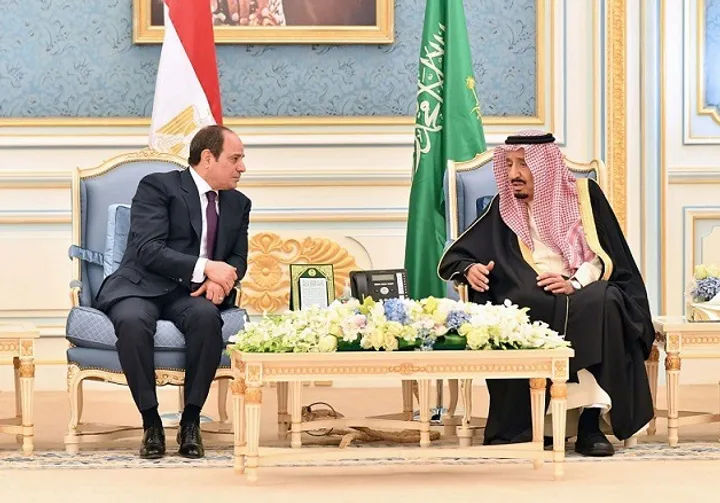 السيسي يبعث رسالة إلى الملك سلمان ويؤكد: دفاعنا عن السعودية لا يعني مهاجمة اليمن