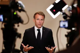 Макрон назвал заявления Трампа о Франции глупостью
