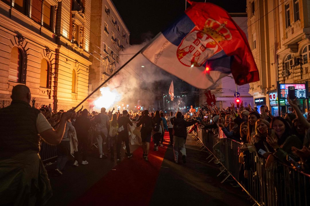Zgjedhjet në Serbi  opozita e mbështetur nga studentët fiton 52 71 për qind të votave