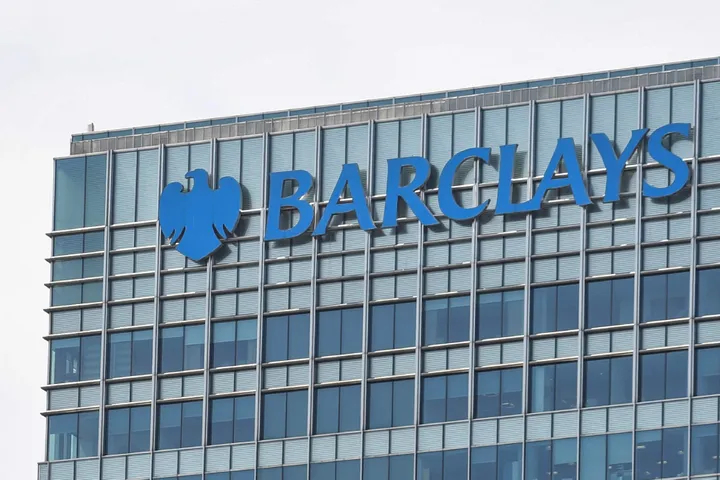 Intégration de l’IA: Barclays supprime 5 000 emplois