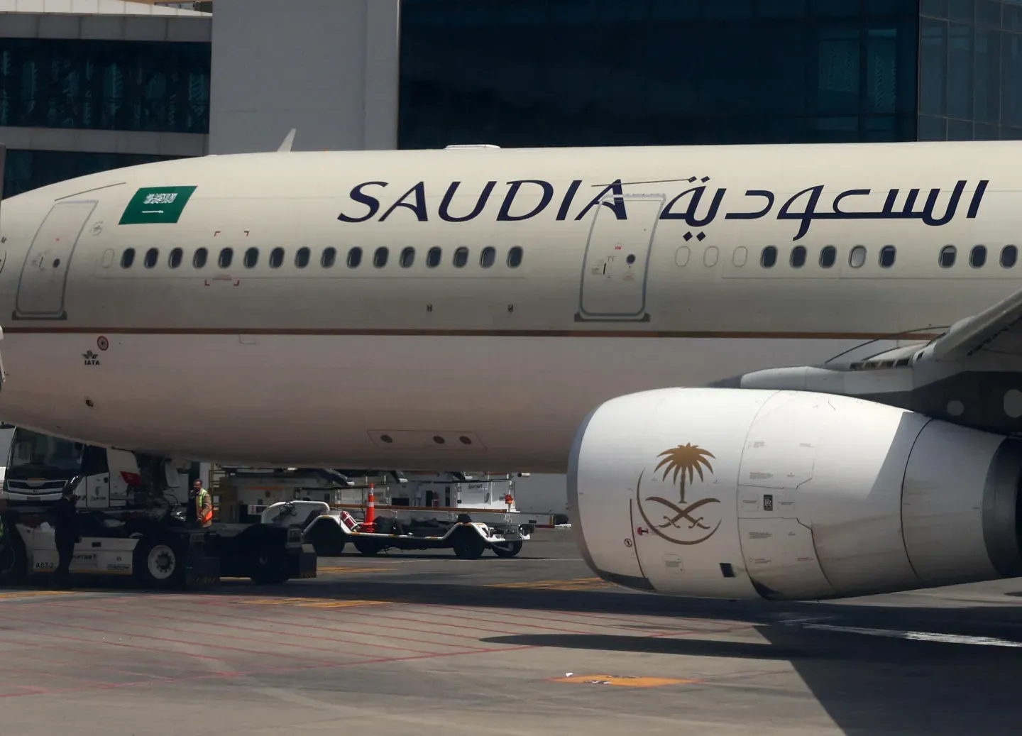 Ataque contra aeropuerto en Arabia Saudí deja dos muertos, mientras se agrava la crisis en Yemen