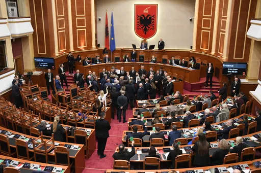 Ratifikohet marrëveshja Shqipëri-Maqedoni e Veriut për ngritjen e pikave të përbashkëta kufitare