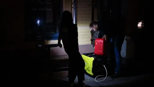 Илјадници луѓе без струја додека Велика Британија се подготвува за бурата Боело