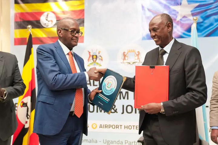 Soomaaliya iyo Uganda oo kala saxiixday heshiis lagu xoojinayo iskaashiga shaqada iyo shaqaalaha