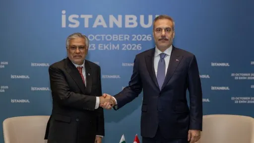 Turski ministar vanjskih poslova sastao se s britanskim i pakistanskim kolegama u Istanbulu