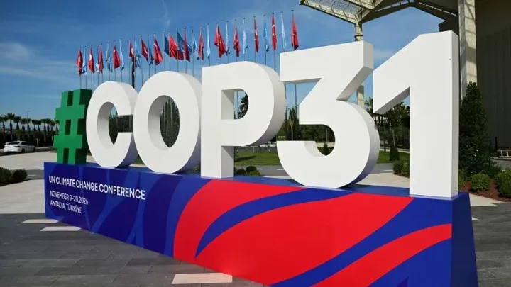 Zvaničnik UN-a poziva na brže zelene investicije uoči COP31