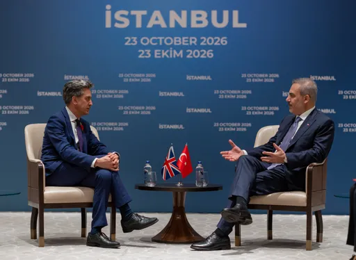 Ministri i Jashtëm turk takohet në Stamboll me homologët e Britanisë dhe të Pakistanit