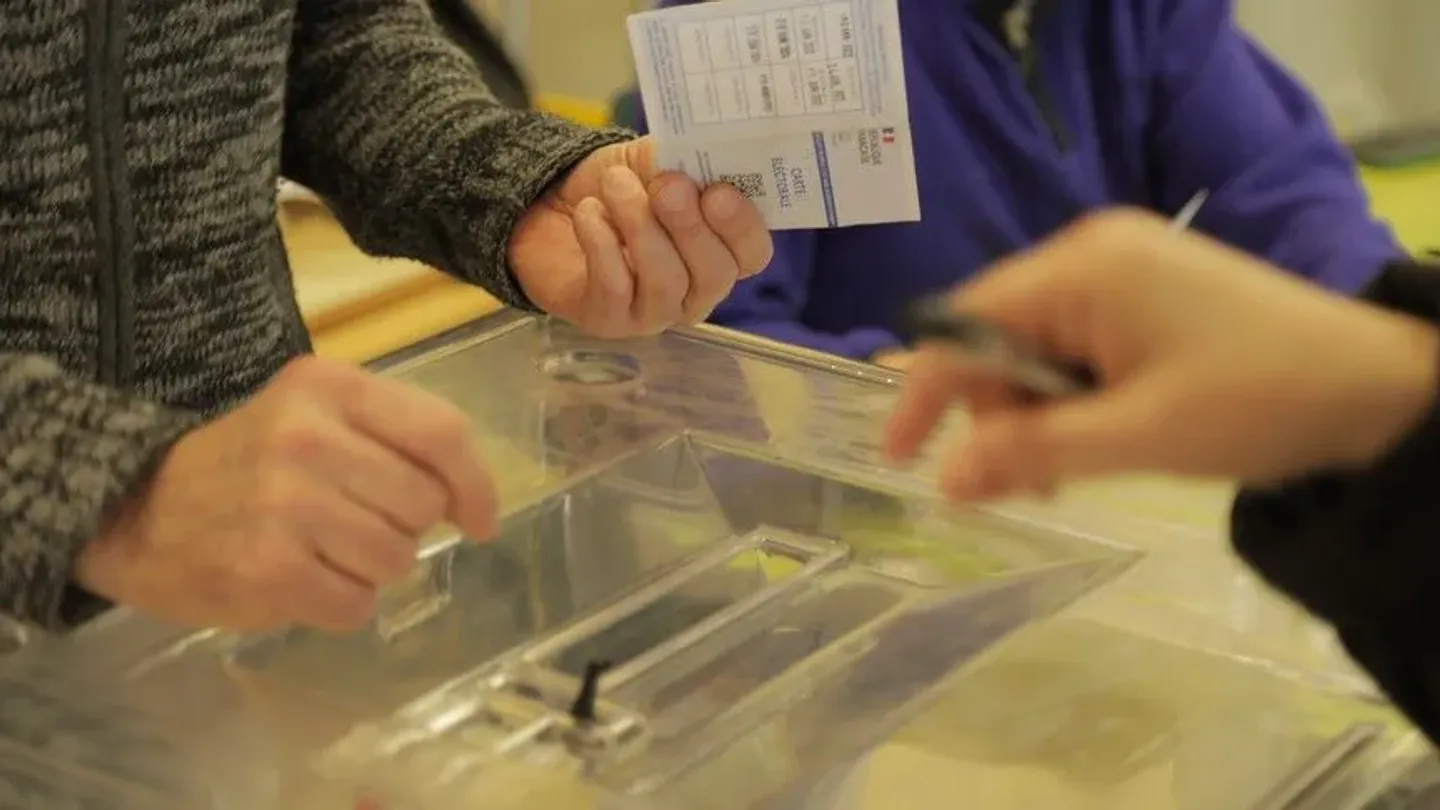 המניפולציות הישראליות בבחירות ברחבי העולם חוזרות לסדר היום