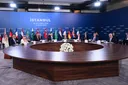 В Стамбуле проходят переговоры восьми стран