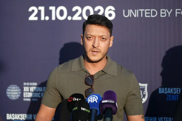 Özil für Aufhebung von Fußball-Sanktionen gegen Russland