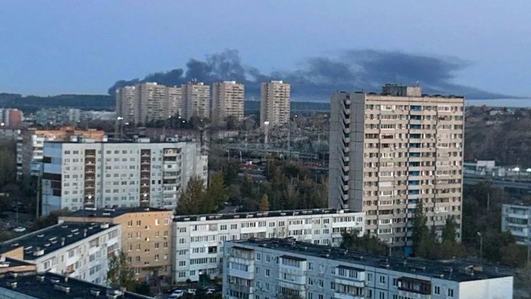 В Тольятти после атаки украинских дронов загорелся «Тольяттикаучук»