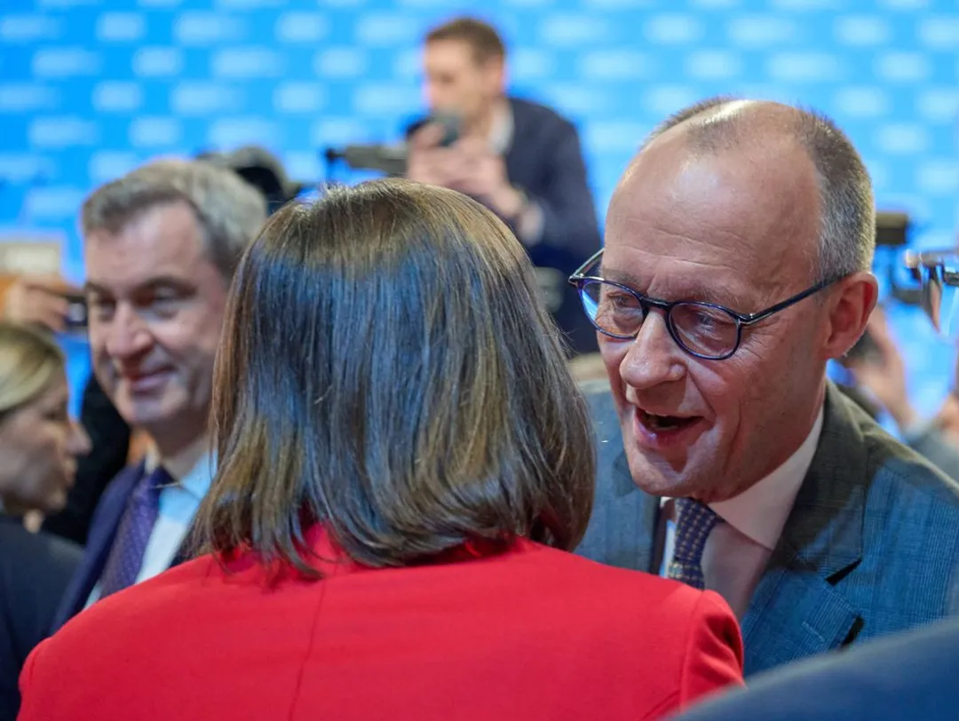 Merz begrüßt Aigner – und der CSU-Parteitag jubelt