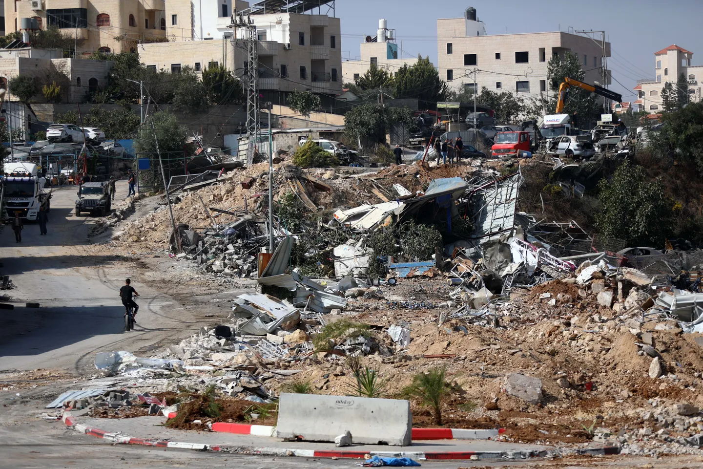 Israel forcibly displaces hundreds of Palestinians in Hebron ahead of elections