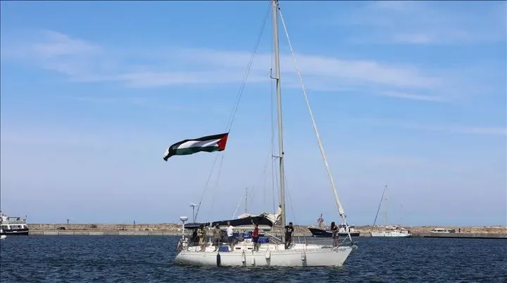 إيطاليا تصادر 3 قوارب لناشطين حاولوا منع سفينة يُشتبه بنقلها معدات عسكرية إلى قاعدة أمريكية