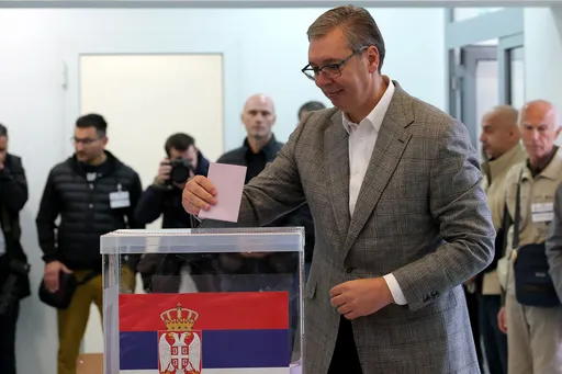 Vuçiq pas votimit në Beograd: Sot, Serbia zgjedh mes së ardhmes dhe së kaluarës