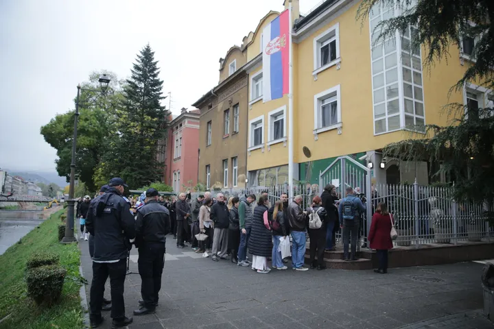 Veliki odaziv birača na izbornom mjestu u Ambasadi Srbije u Sarajevu
