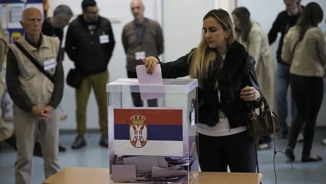Србија: Студентската листа освои мнозинство во Собранието на Србија