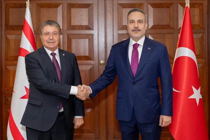 Ministri i Mbrojtjes dhe ai i Jashtëm të Türkiyes takohen me kryeministrin e Qiprios Turke në Ankara