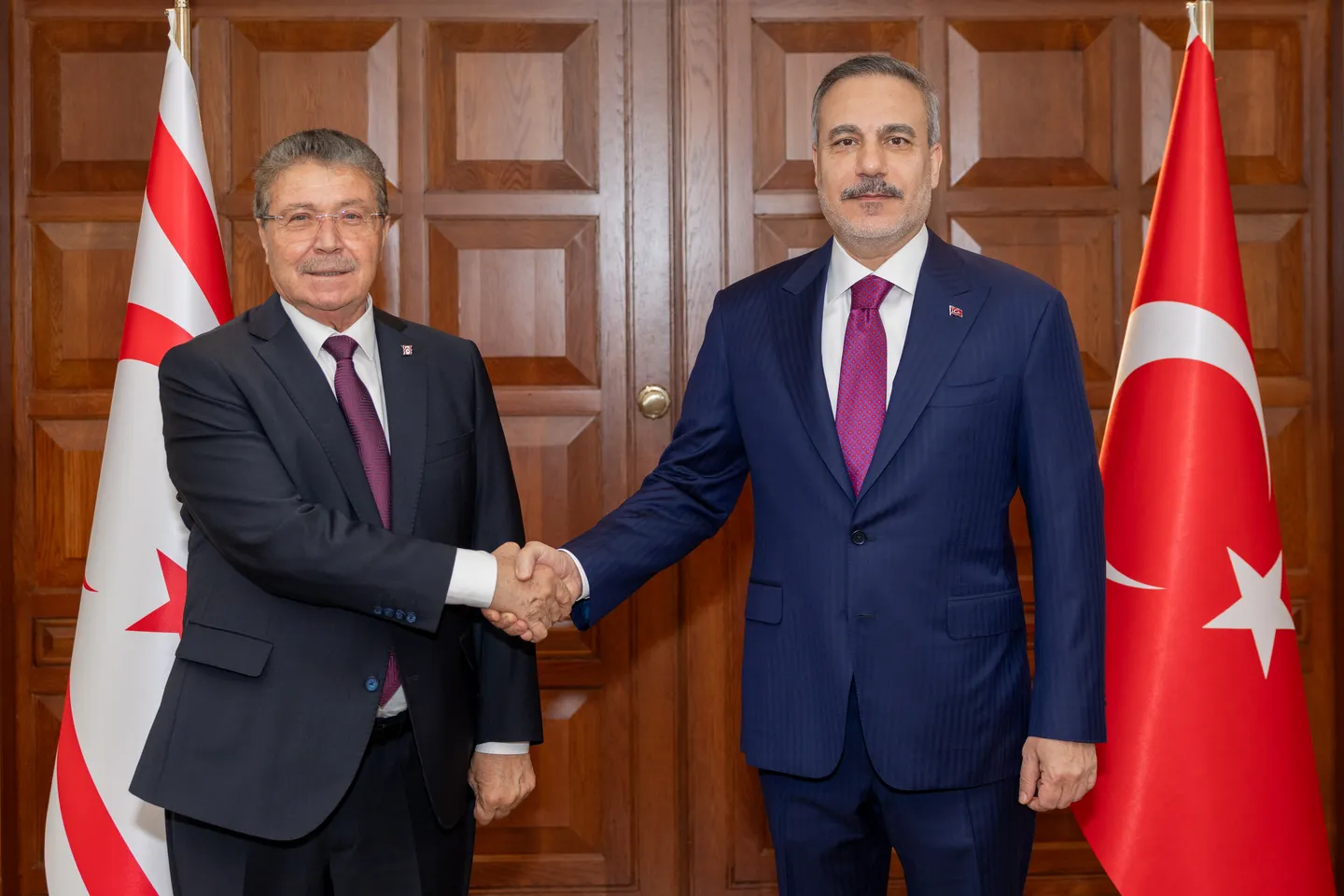 Ministri i Mbrojtjes dhe ai i Jashtëm të Türkiyes takohen me kryeministrin e Qiprios Turke në Ankara