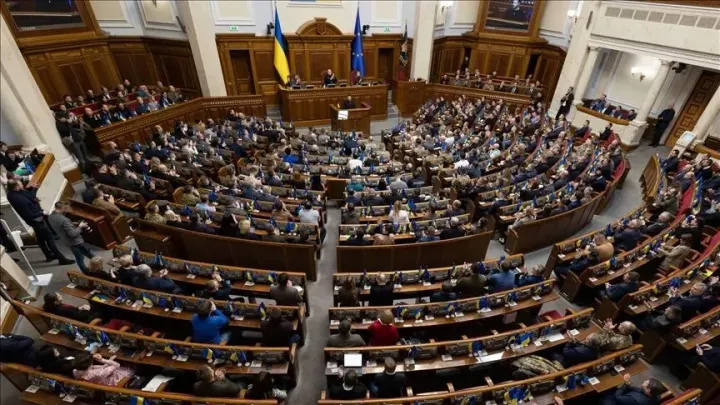 Верховная рада продлила военное положение и мобилизацию в Украине