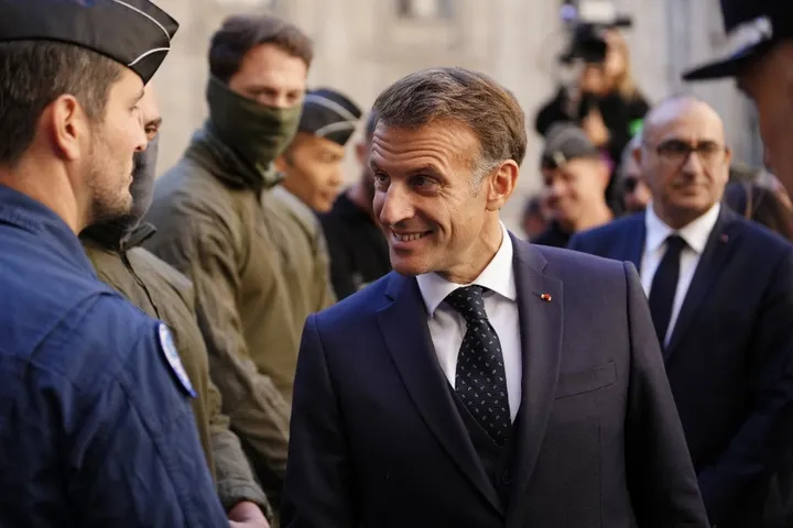 Macron juge "pas normal" que la France "soit dans cet état d'ébullition" avant la présidentielle