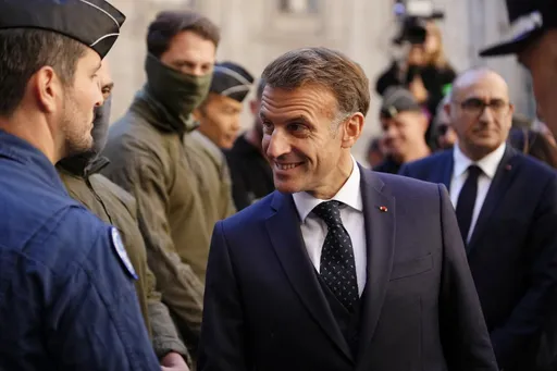 Macron juge "pas normal" que la France "soit dans cet état d'ébullition" avant la présidentielle