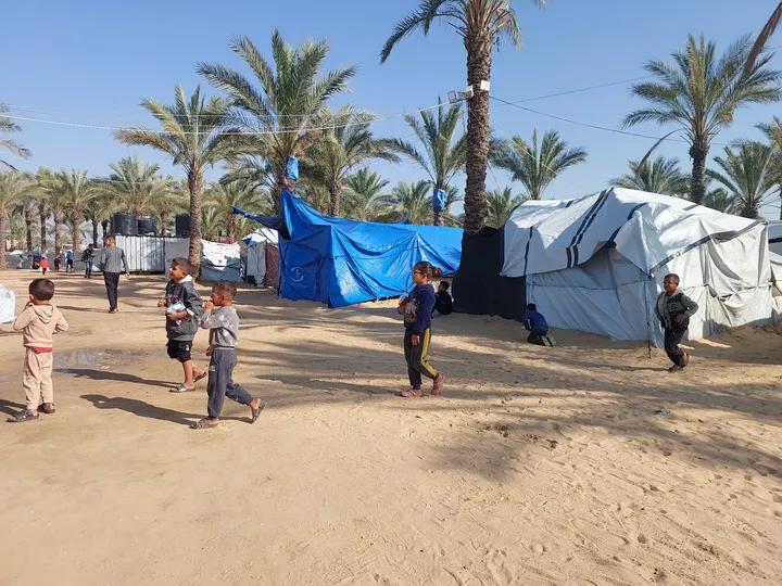 من الحي إلى الخيمة.. كيف أعاد النزوح تشكيل المجتمع الغزّي؟