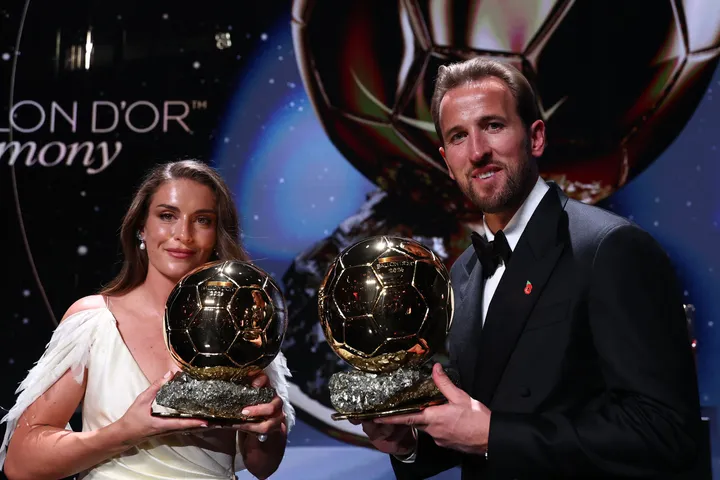 النجم الإنجليزي هاري كين يُتوَّج بجائزة الكرة الذهبية لأفضل لاعب في العالم خلال 2026