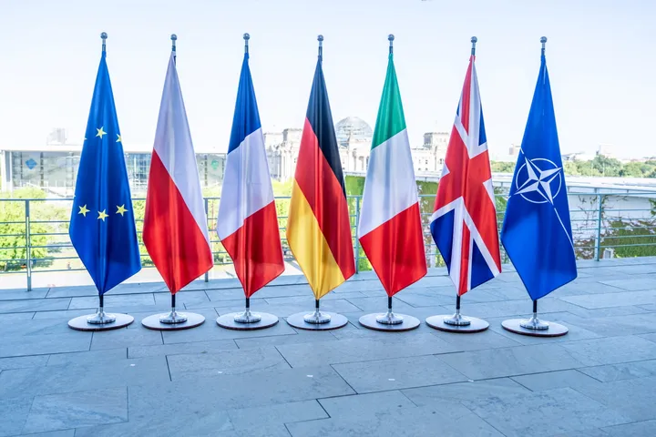 تأکید پنج قدرت اروپایی ناتو بر افزایش مسئولیت دفاعی و حفظ همکاری نزدیک با آمریکا