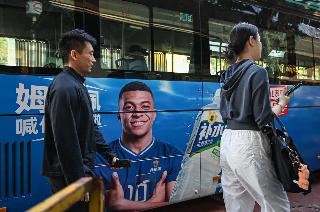 Mbappé lâché par les sponsors chinois pour avoir qualifié Mao Zedong de "dictateur"