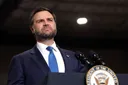 Слова Вэнса о «мелком диктаторе» вызвали сравнения с Путиным и Трампом